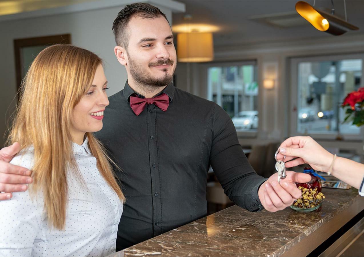 Hotel Post Зіндельфінген Екстер'єр фото